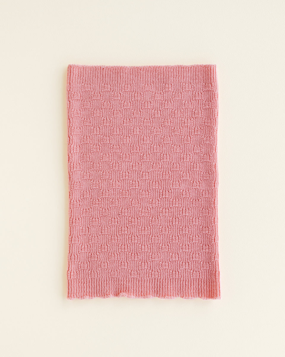 Hvid Gigi Loop Schal aus Merinowolle in Bubblegum rosa, erhältlich im Bärechind in Winterthur, Zürich Schweiz.