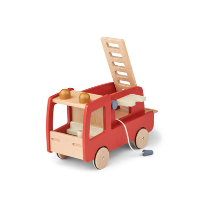 Liewood Eigil Fire Truck aus Holz in Rot mit Leiter – nachhaltiges Holzspielzeug bei Bärechind Winterthur, Schweiz.
