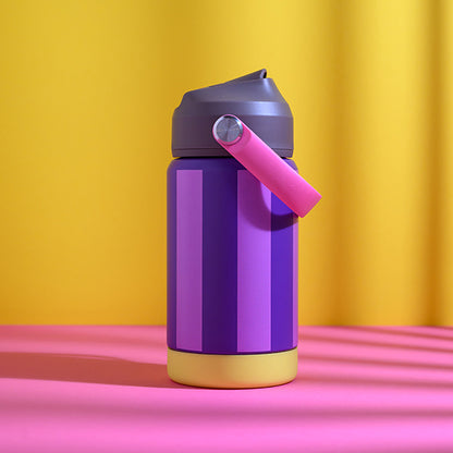 Isolierte Kinder Trinkflasche Streifen Lila Ava&Yves im Bärechind Winterthur Zürich Schweiz.