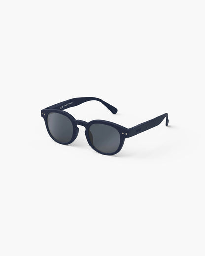 Kindersonnenbrille in Navy Blue mit ergonomischem Gestell, Seitenansicht