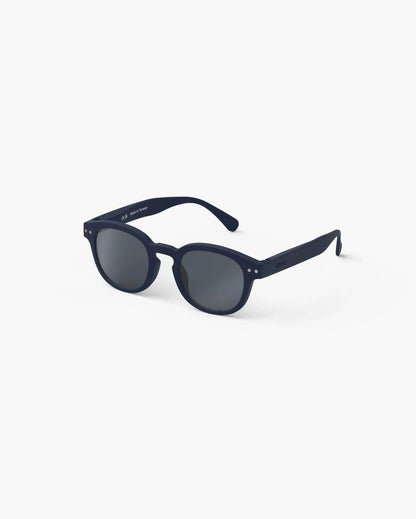 Kindersonnenbrille in Navy Blue mit ergonomischem Gestell, Seitenansicht