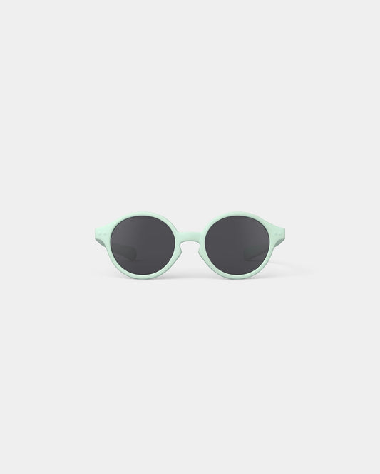 Kindersonnenbrille von Izipizi mit flexiblen, bequemen Bügeln und 100 % UV-Schutz (Kategorie 3) – schützt zuverlässig vor Blendung und UV-Strahlen.