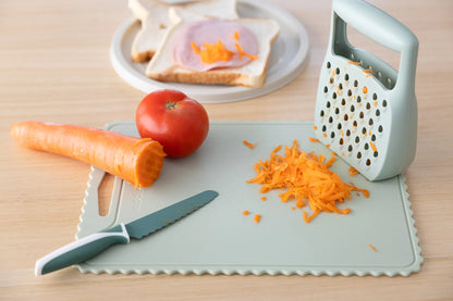 KiddiKutter Kinderraffel Kiwi für Kinder zum Mithelfen beim Kochen und Gemüse raffeln