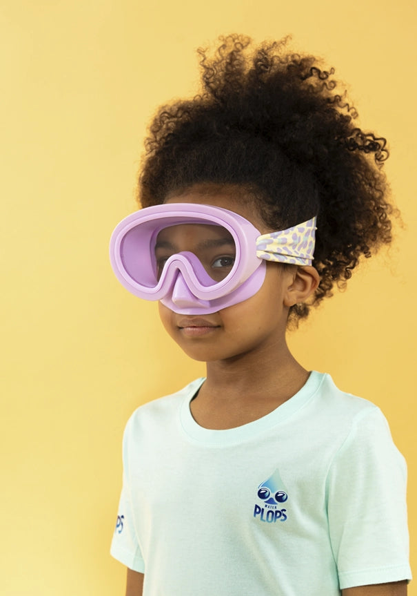 Kind trägt Taucherbrille von Waterpops beim Schwimmen erhältlich bei Bärechind Winterthur Zürich Schweiz