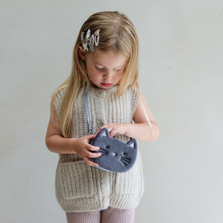 Kind trägt Cat & Mouse Mini Haarclips im Haar, Mimi & Lula, Bärechind Winterthur, Zürich Schweiz.