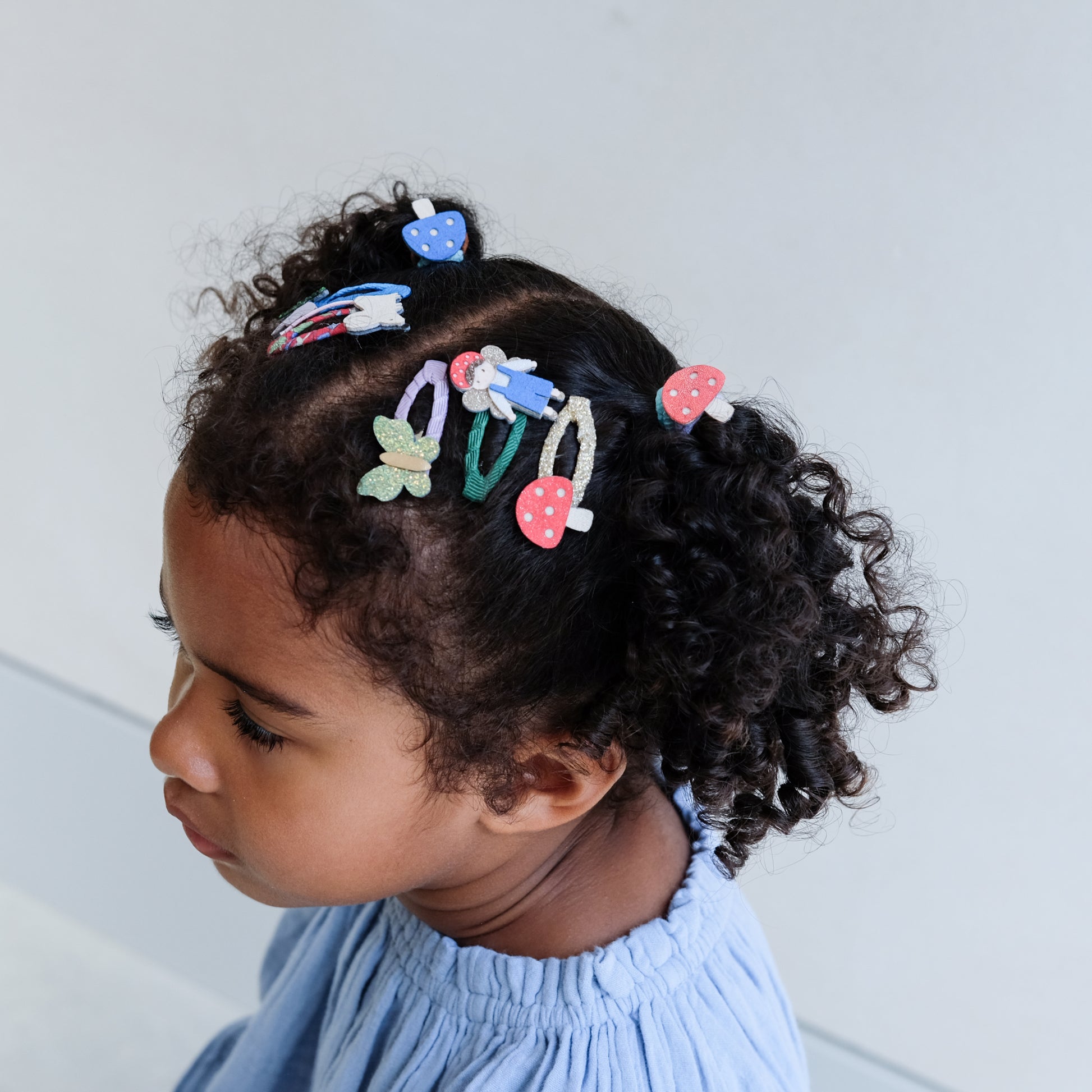 Kind trägt Fairy Mini Haarclips mit Fee & Schmetterling, Mimi & Lula, Bärechind Winterthur, Zürich Schweiz.