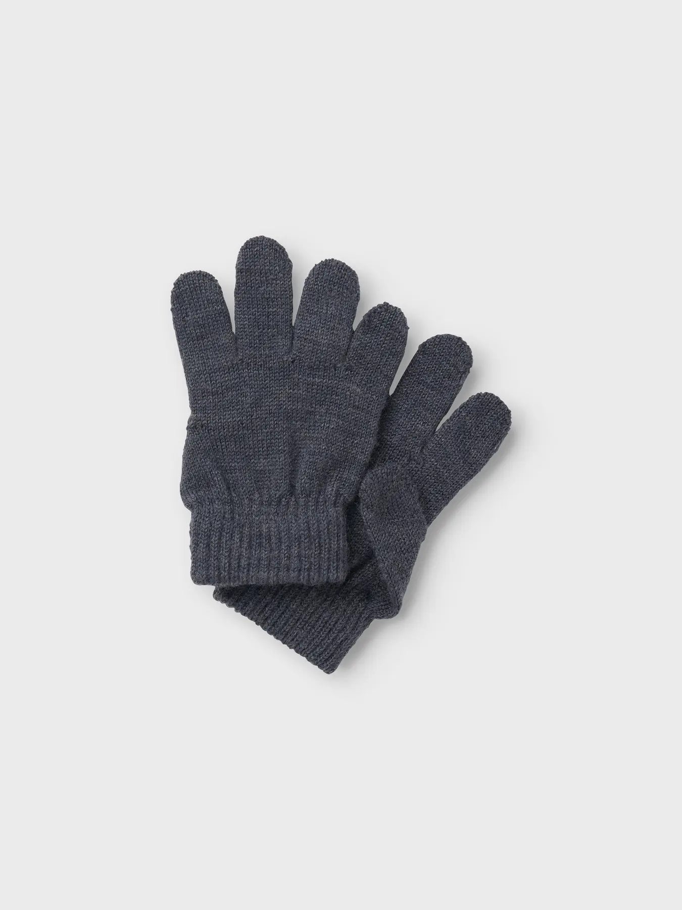 Paar dunkelblaue Name it Strickhandschuhe für Kinder aus Wolle, übereinandergelegt.

