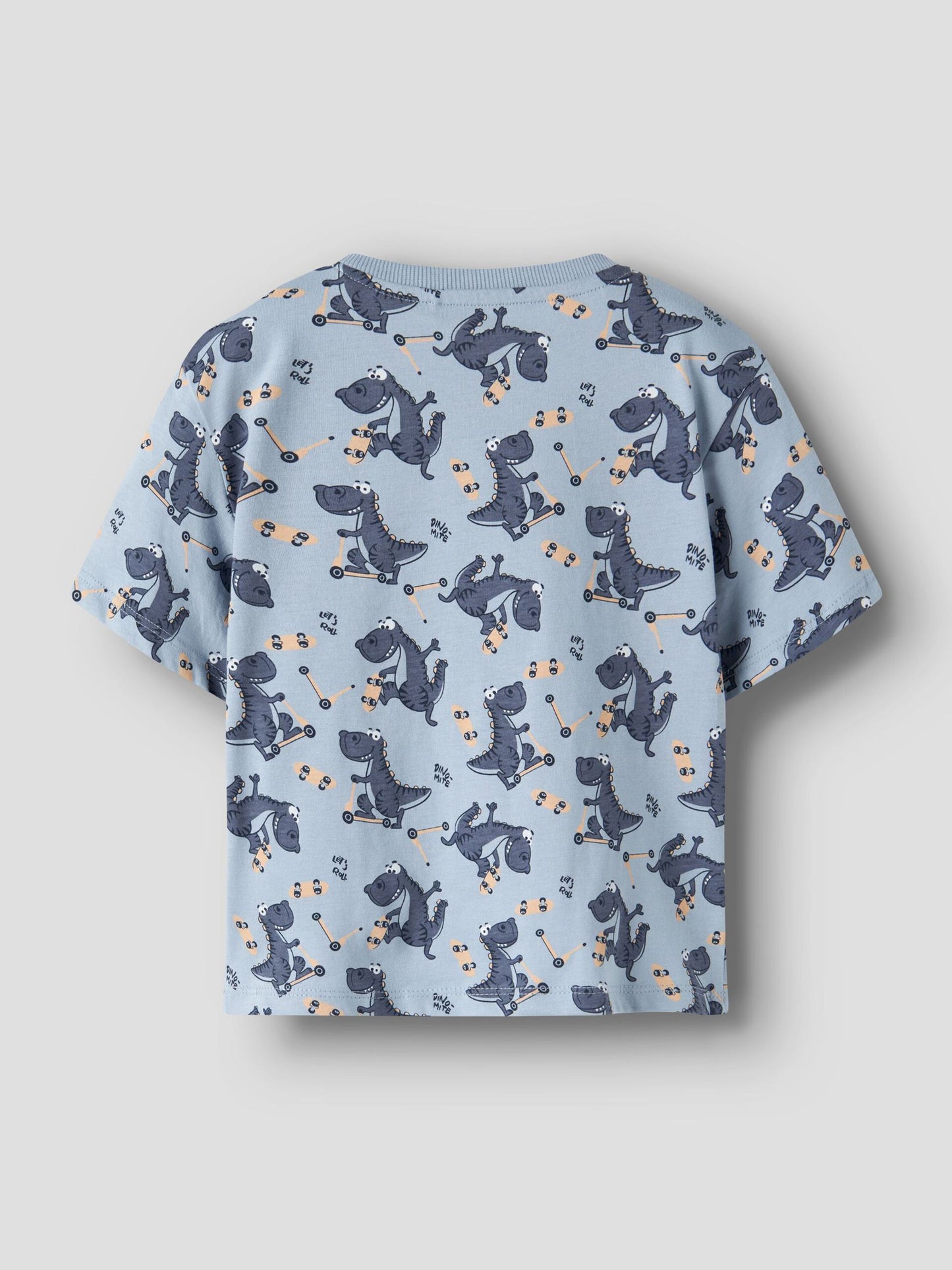 Cooles Kinder T-Shirt mit Skateboard Krokodil Muster von NAME IT erhältlich bei Bärechind Winterthur Zürich Schweiz