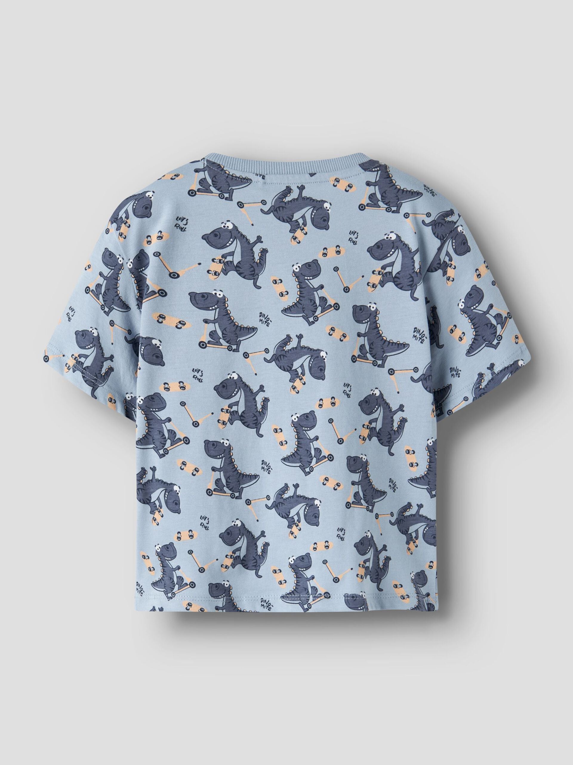 Cooles Kinder T-Shirt mit Skateboard Krokodil Muster von NAME IT erhältlich bei Bärechind Winterthur Zürich Schweiz