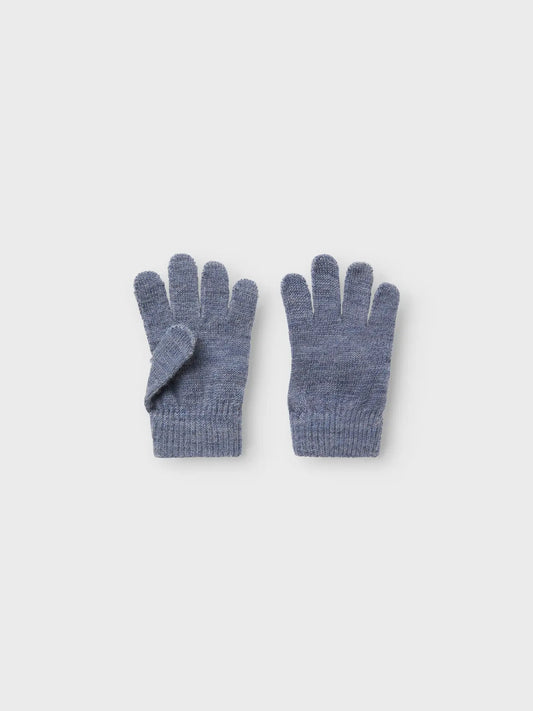 Paar blauer Kinder-Wollhandschuhe von Name it, flachliegend fotografiert.