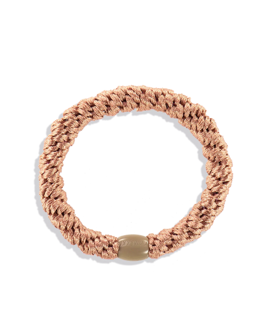 KKNEKKI Haargummi Peach Coral – elastisch, farbecht & langlebig, erhältlich bei Bärechind Winterthur.