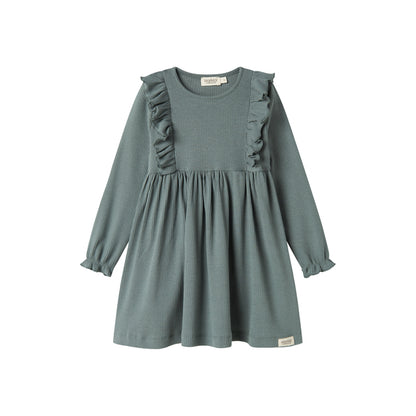 Kinderkleid Dikte aus Rippstoff in Dusty Green von MarMar, erhältlich im Bärechind in Winterthur, Zürich Schweiz.