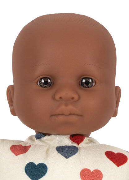 Nahaufnahme des Gesichts der Konges Sløjd Mini-Puppe