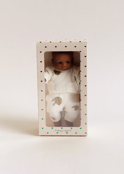 Konges Sløjd My First Mini-Puppe Lemon in der Verpackung mit Herzchen-Print