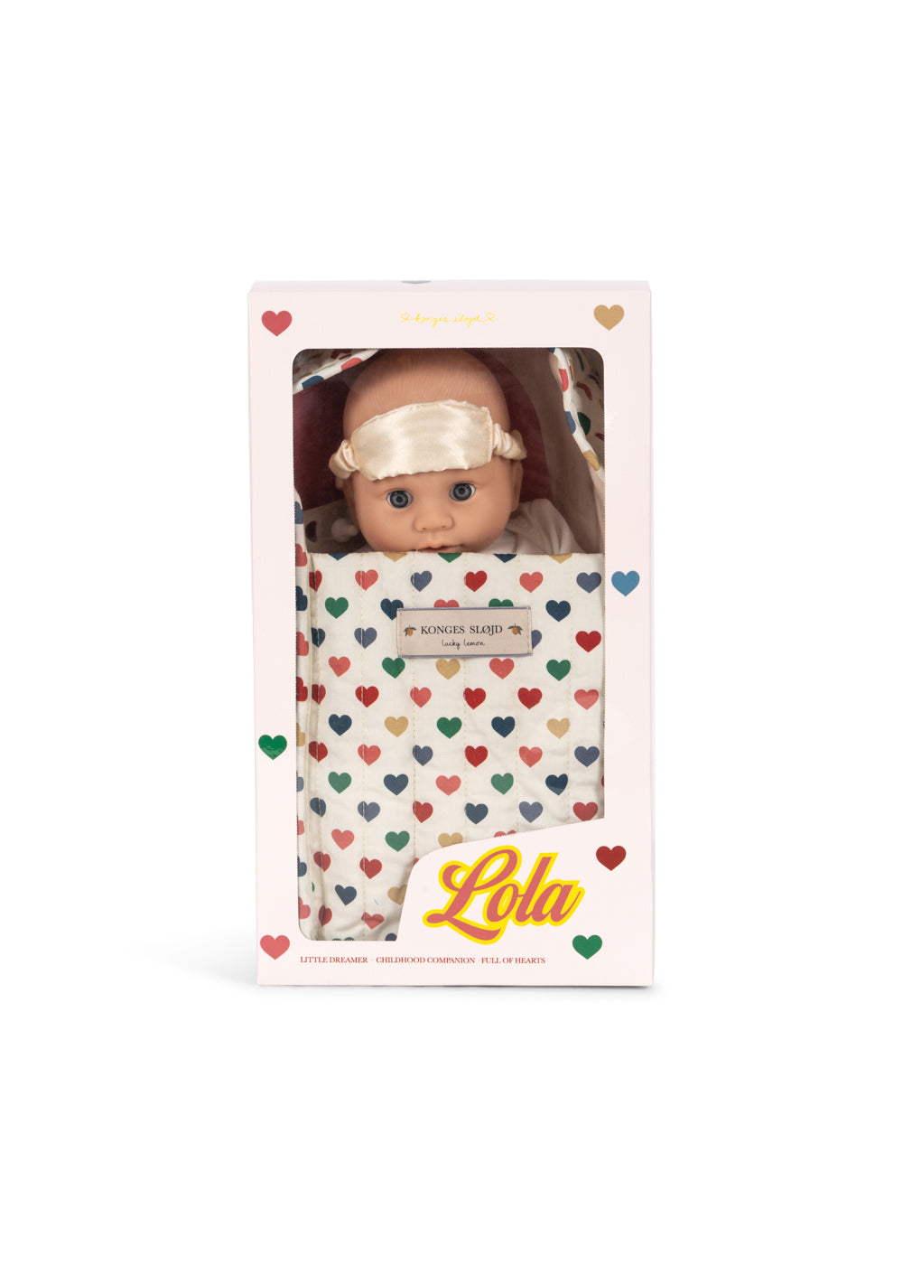 Konges Sløjd Puppe Lola in der Verpackung mit Coeur-Coloré-Herzmuster
