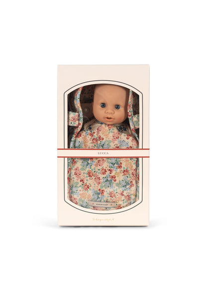 Konges Sløjd Puppe Lucca in der Originalverpackung