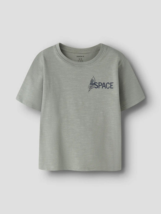 Graues Kurzarmshirt mit Space-Print für Kinder von name it im Bärechind Winterthur Zürich Schweiz