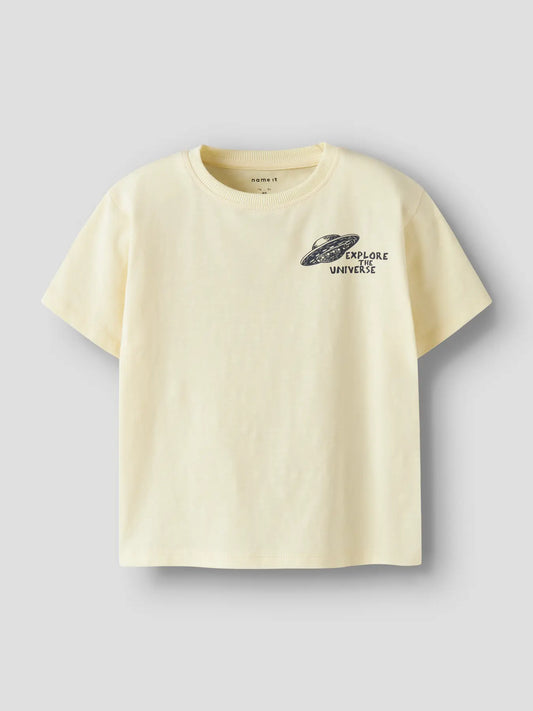 Hellgelbes Kurzarmshirt mit Space-Print für Kinder von name it im Bärechind Winterthur Zürich Schweiz
