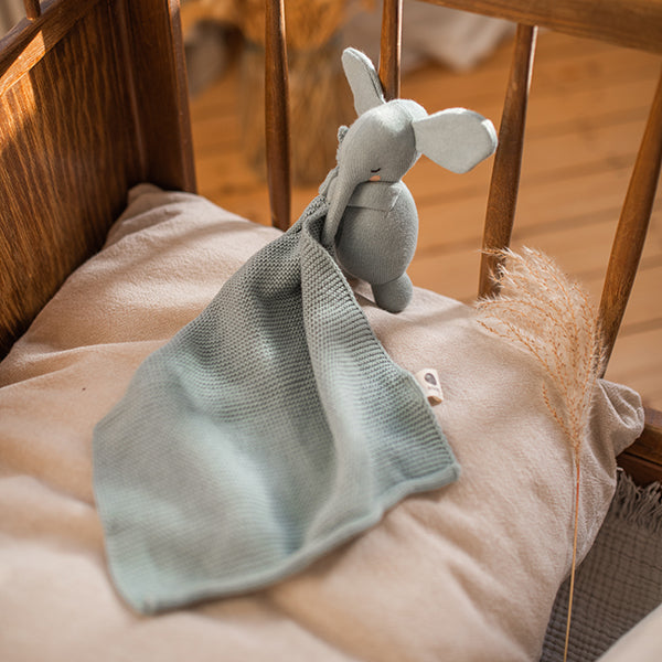 Kuscheltuch mit Elefant blau aus Bio Baumwolle von Ava&Yves – zu kaufen im Kinderladen Bärechind Winterthur Zürich Schweiz.