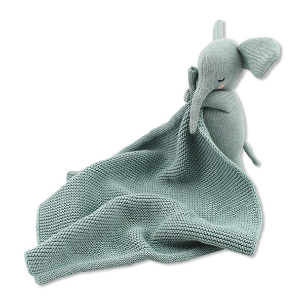 Elefant Kuscheltuch natur von Ava&Yves im Babybett – zu kaufem im Kinderladen Bärechind in Winterthur Zürich Schweiz.
