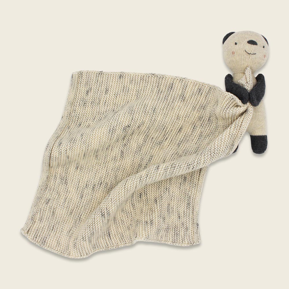 Panda Kuscheltuch creme von Ava&Yves im Babybett – zu kaufen im Kinderladen Bärechind Winterthur Zürich Schweiz.