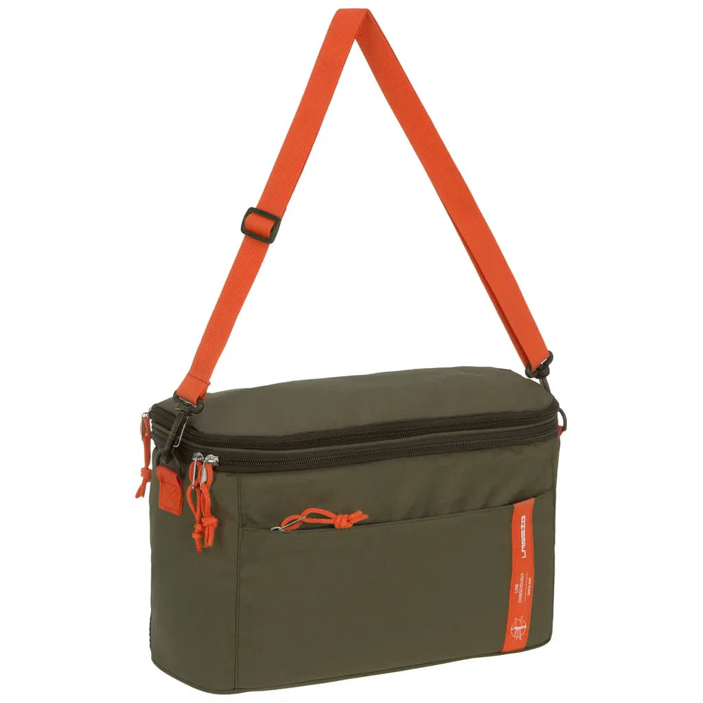 Lässig Insulated Buggy Shopper in Olive mit orangem Schultergurt, isolierte Kinderwagentasche für unterwegs.
