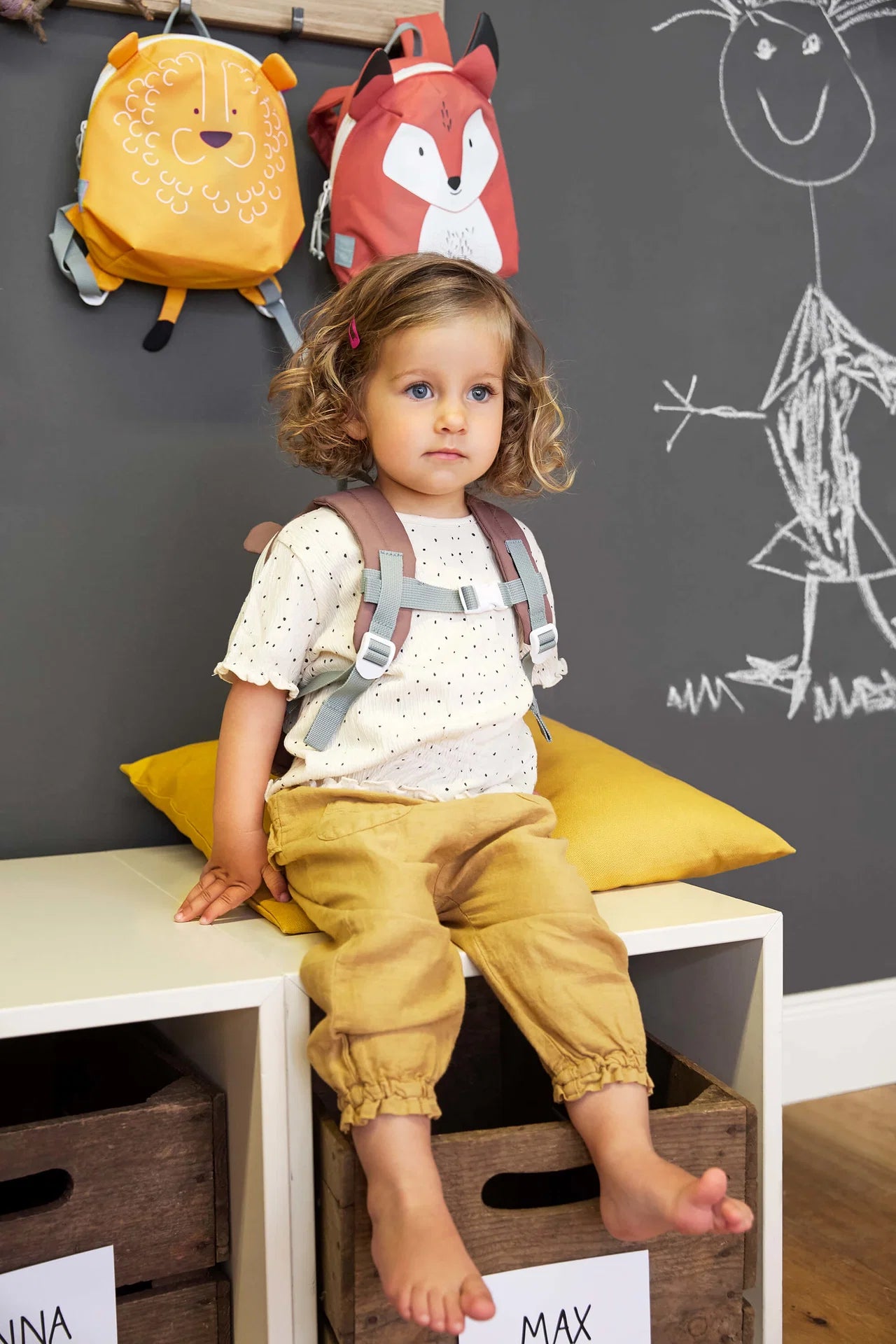 Kind mit LÄSSIG Kindergartenrucksack Tiny Fuchs Rot bei Bärechind Winterthur Zürich Schweiz