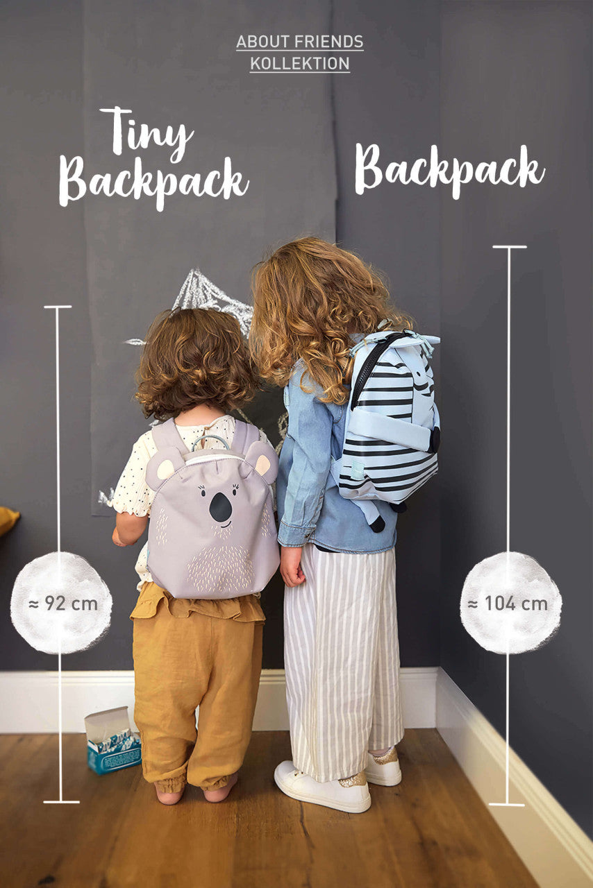 Kind trägt den Lässig Kinderrucksack Tiny Team Waschbär bei Bärechind