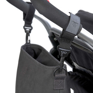 Lässig Kinderwagen Organizer Anthrazit am Kinderwagen befestigt bei Bärechind