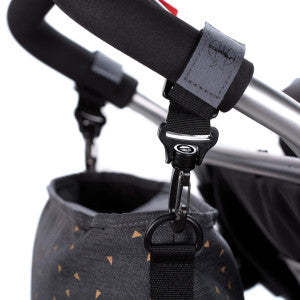 Detailansicht der Kork-Akzente am Lässig Kinderwagen Organizer Triangle Dark Grey