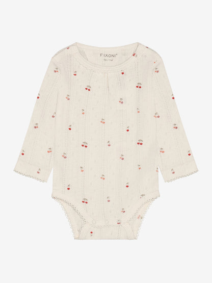 Cremefarbener Langarmbody aus Baumwolle mit Kirschmuster, erhältlich im Bärechind Kinderladen Winterthur Zürich Schweiz