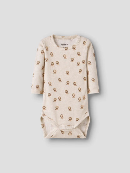 NAME IT Baby Langarmbody mit Löwenmuster in Creme aus Rippstrick, im Bärechind Winterthur Zürich Schweiz kaufen