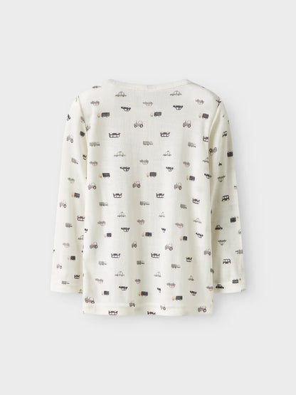 Rückansicht eines dünnen Langarmshirts aus Wolle mit Auto-Muster, naturfarben.
