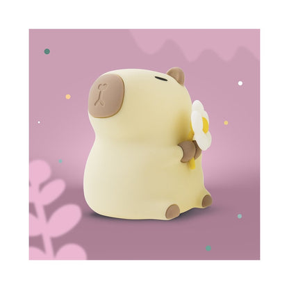 LED Nachtlicht Capibara Florist mit Blume aus weichem Silikon, leuchtend im Kinderzimmer, erhältlich im Bärechind Winterthur Zürich Schweiz.