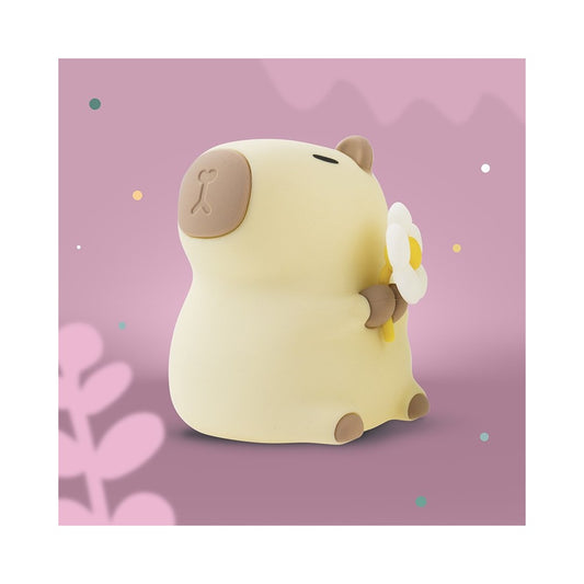 LED Nachtlicht Capibara Florist mit Blume aus weichem Silikon, leuchtend im Kinderzimmer, erhältlich im Bärechind Winterthur Zürich Schweiz.