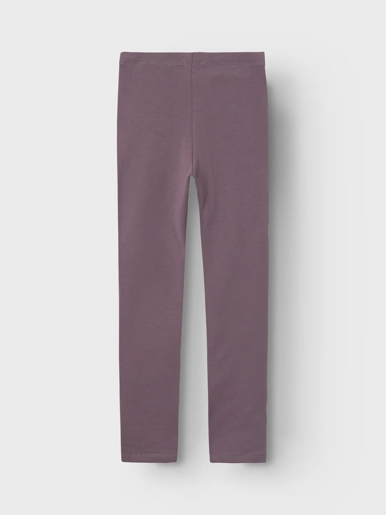 Rückansicht der warmen Lil'Atelier Leggings aus Sweatstoff in Lila – zu kaufen bei Bärechind in Winterthur, Zürich, Schweiz.