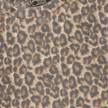 Detail Leo Muster Kinder T Shirt Baumwolle nachhaltige Kinderkleider Schweiz Kinderladen Winterthur Bärechind