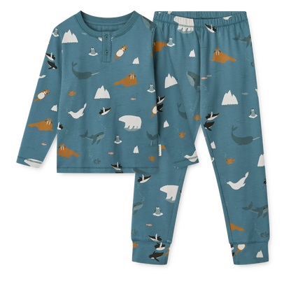 Liewood Bio-Schlafanzug-Set für Kinder mit Tierprint – erhältlich im Kinderladen Bärechind in Winterthur.