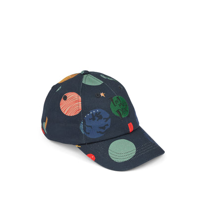 Liewood Danny Cap mit Universum-Print – Kinderkappe in Dunkelblau, Vorderansicht, erhältlich bei Bärechind Winterthur.