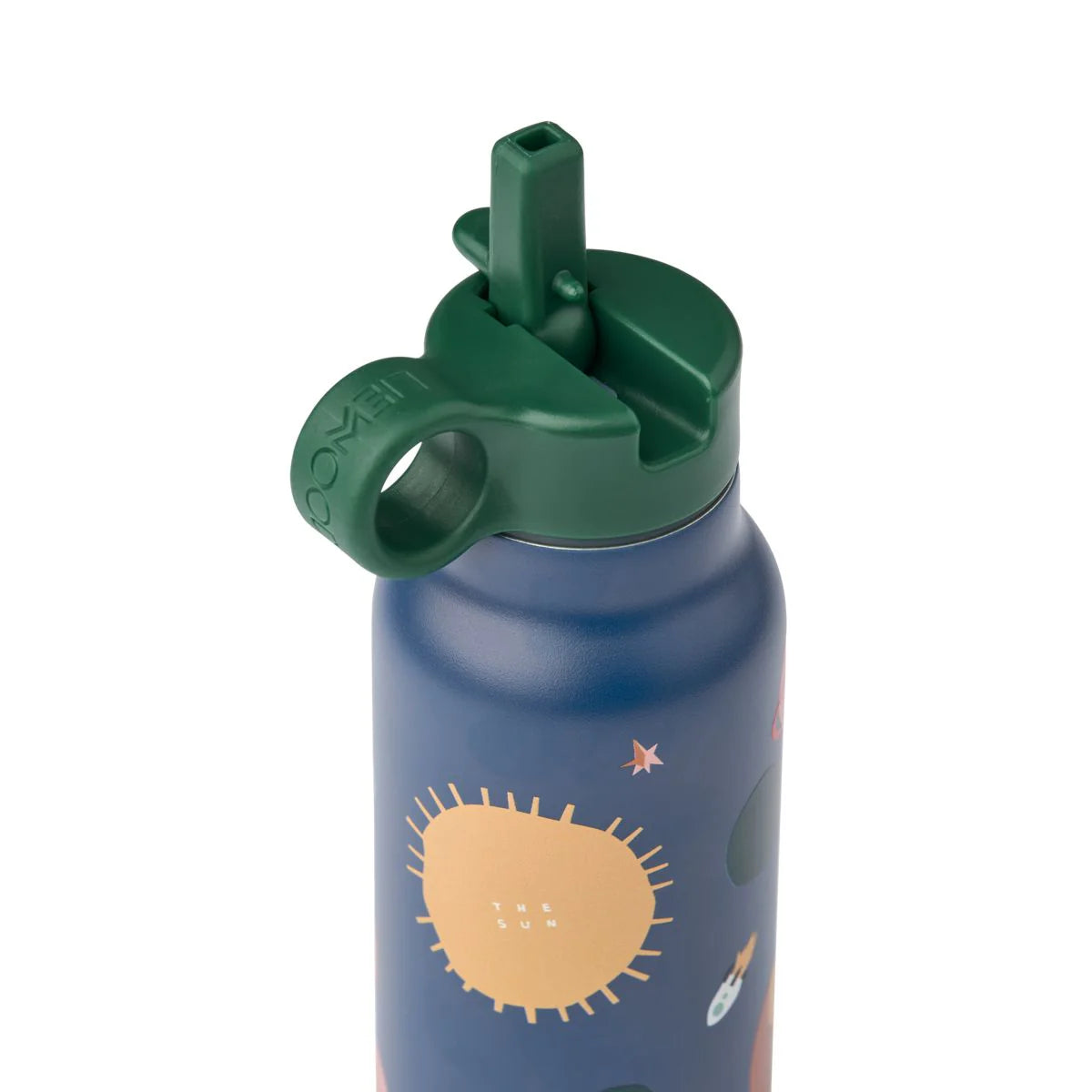 Seitenansicht der Liewood Falk Edelstahlflasche Universe mit grünem Schraubdeckel und Sonnendesign