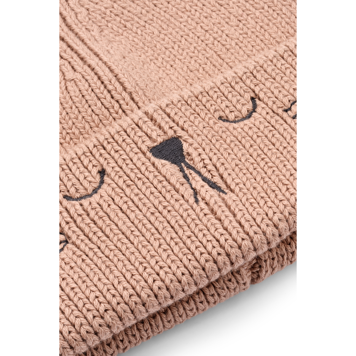 Detail der Liewood Katzenmütze Rosa mit gesticktem Katzengesicht