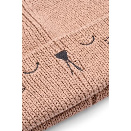 Detail der Liewood Katzenmütze Rosa mit gesticktem Katzengesicht
