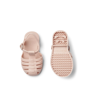 Detailansicht der Sohle von Liewood Kinder Sandalen, rutschfeste Sommerschuhe im Bärechind Winterthur Zürich Schweiz.