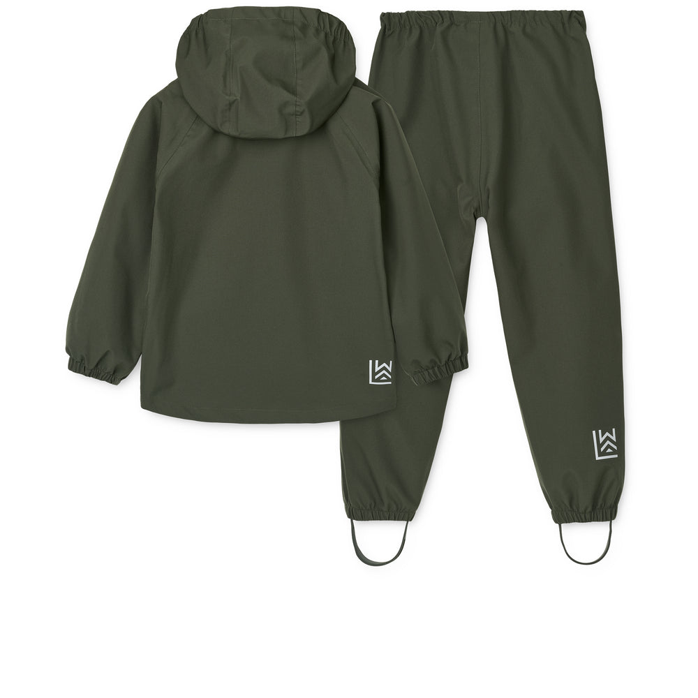 Rückansicht des Liewood Pedia Regen-Sets in Hunter green mit reflektierendem Logo bei Bärechind Winterthur, Zürich, Schweiz.