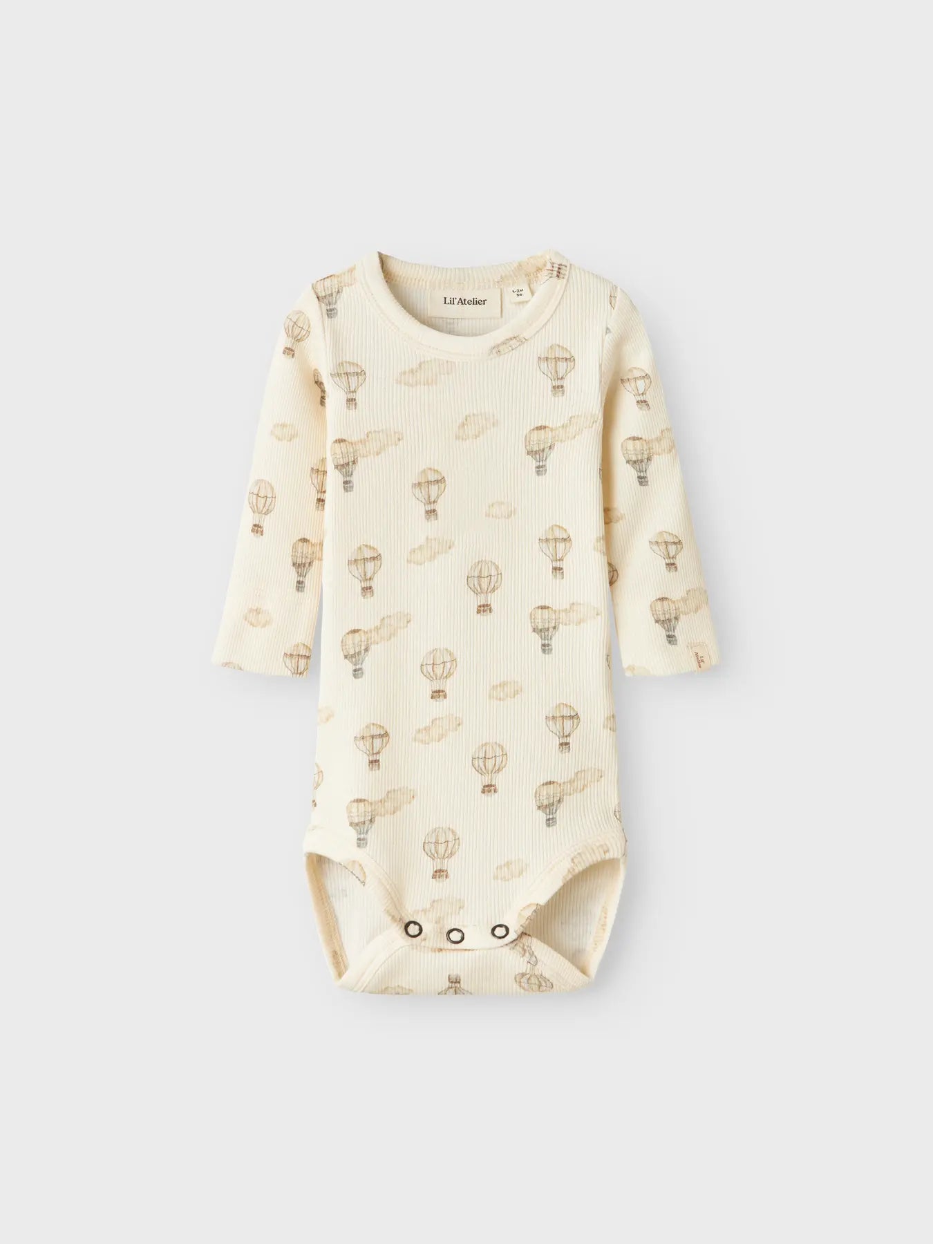 Babybody mit Heissluftballon-Print aus TENCEL™ von Lil' Atelier – erhältlich bei Bärechind Winterthur.