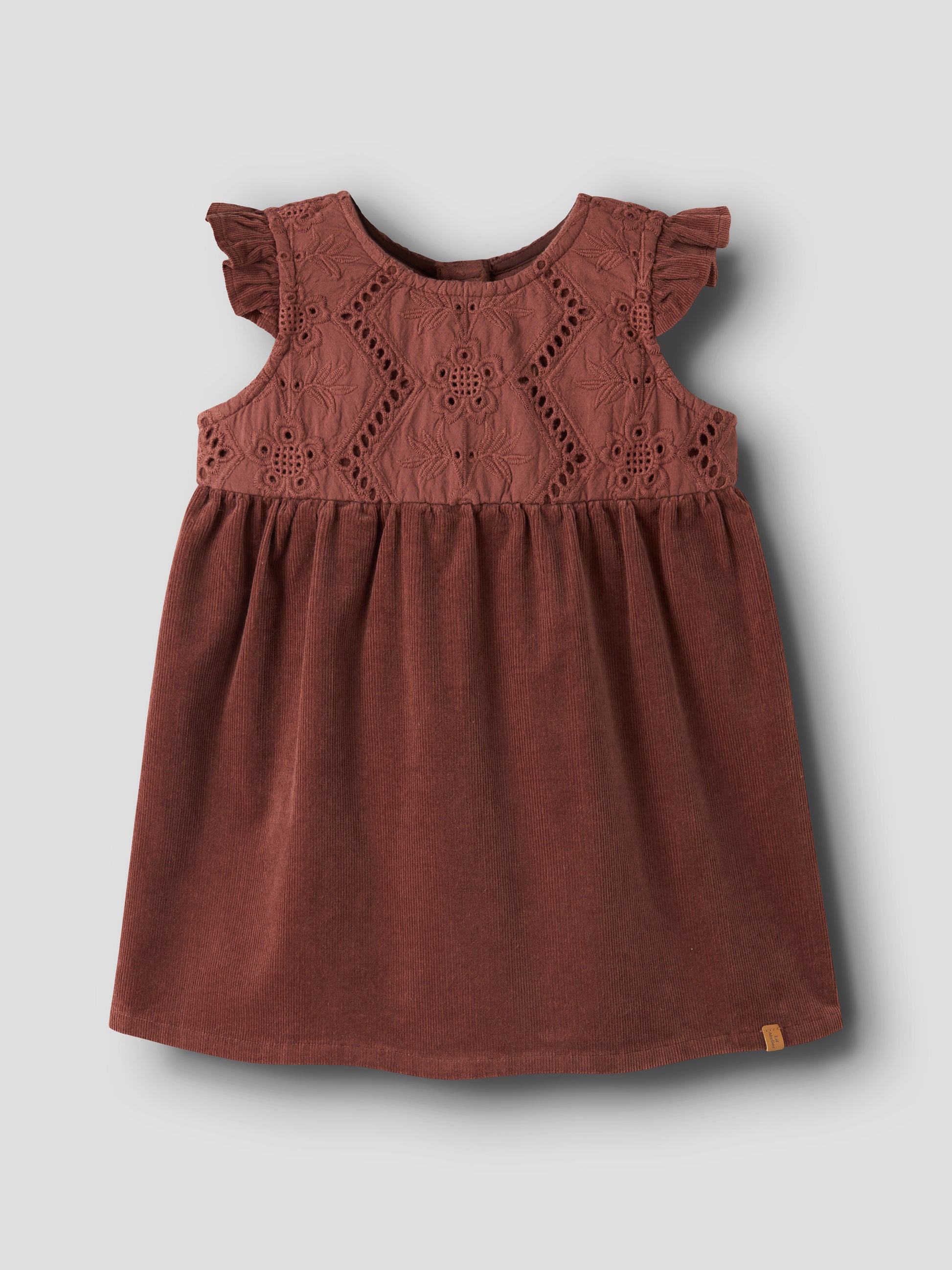 Baumwolle Babykleid von Lil'Atelier mit Lochstickmuster in Mahogany, Vorderansicht