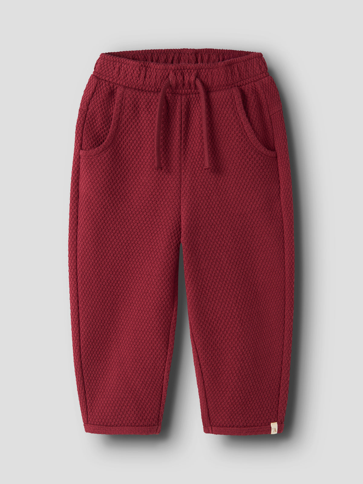Baumwolle Kinderhose von Lil'Atelier mit Strukturmuster in Biking Red, Vorderansicht