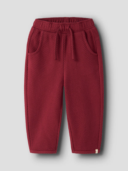 Baumwolle Kinderhose von Lil'Atelier mit Strukturmuster in Biking Red, Vorderansicht