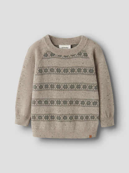 Weihnachtspullover von Lil'Atelier mit Schneeflockenmuster in Oxford Tan, Vorderansicht