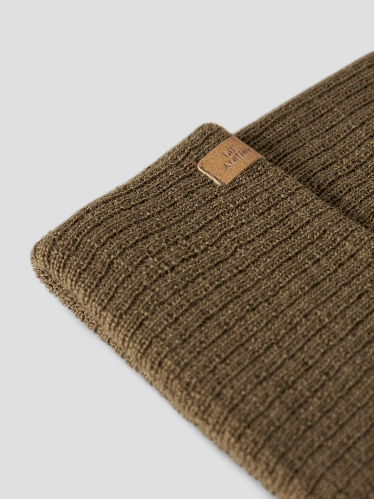 Bärechind Lil'Atelier Strickmütze, Detailansicht des Badges